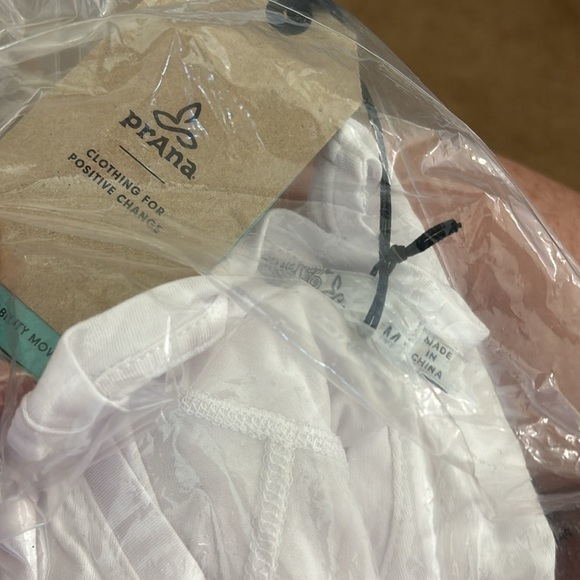 PrAna Women's Foundation Short Sleeve V-Neck T-Shirt White Medium - Picture 6 of 6